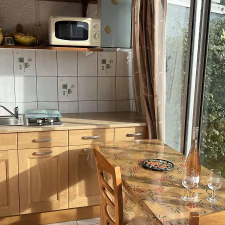 Apartment **pavillon Avec Terrasse Et Veranda, 5 Pers, Proche Et Commerces** - Fr-1-701-36